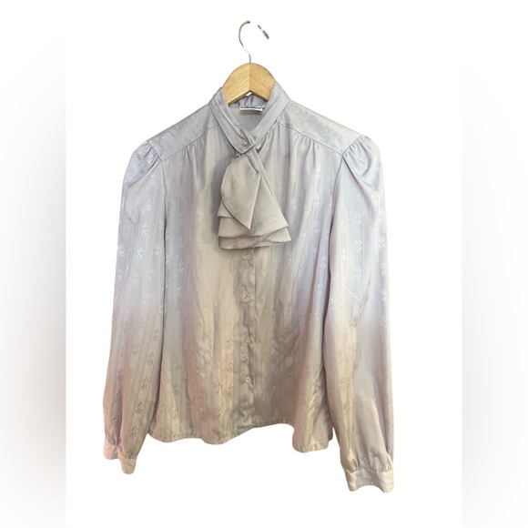 West Coast Connection VTG silvery/lilac Women's Blouse with Bow Detail size 9/10 - Picture 1 of 7